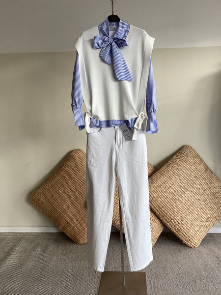 Gilet in filo compatto con fiocchi laterali