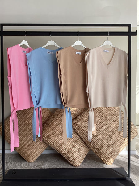 Gilet in filo compatto con fiocchi laterali